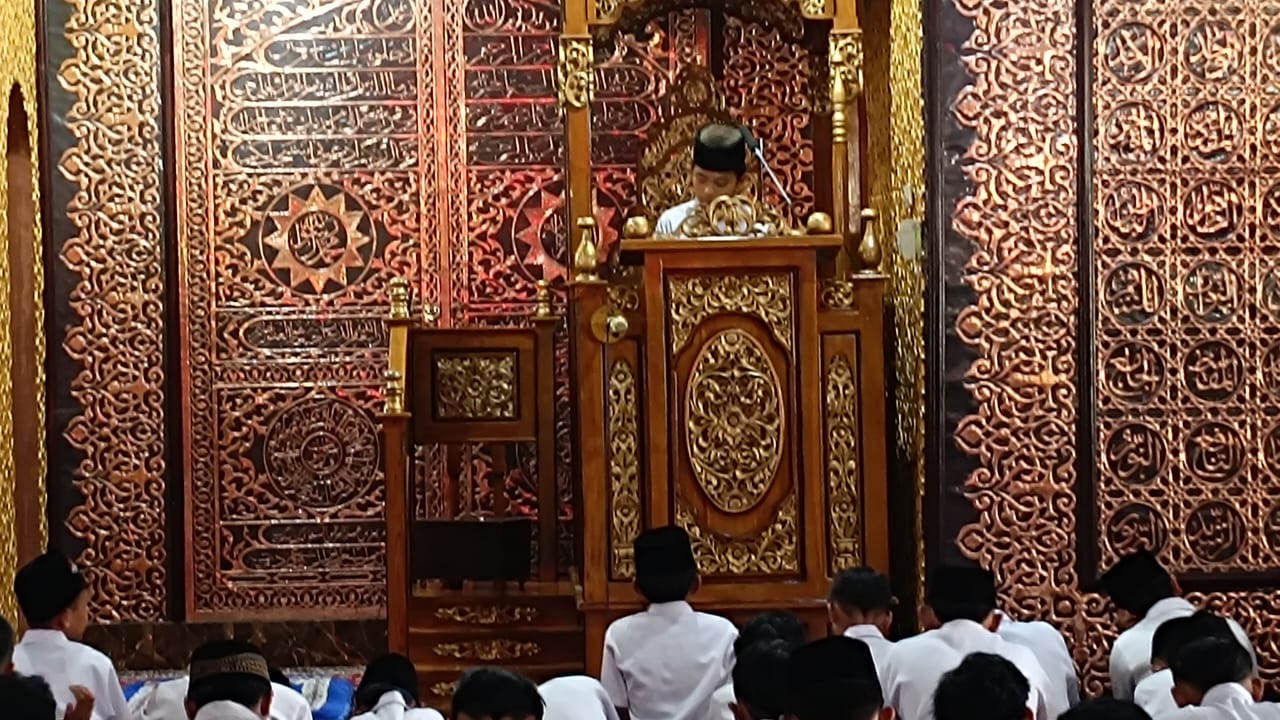 Siswa MTsN 1 Way Kanan Sampaikan Kultum Sebelum Sholat Dzuhur Berjamaah