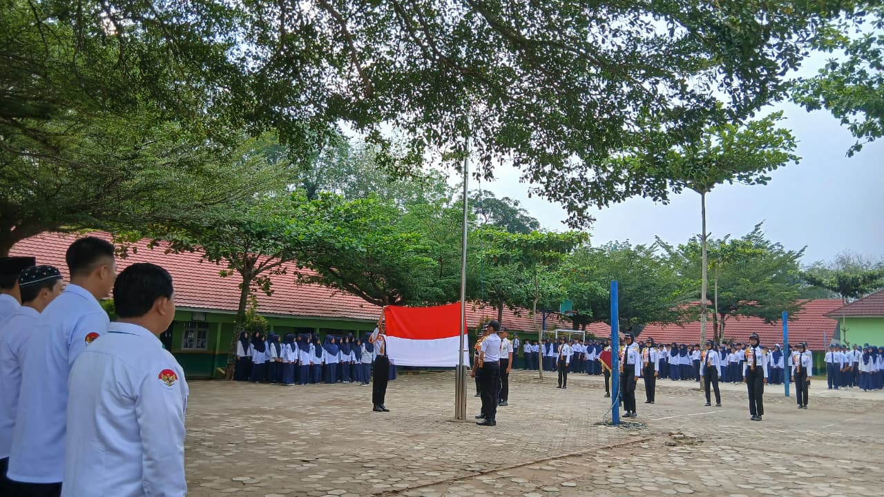 Sukses Kibarkan Merah Putih, Paskibra MTsN 1 Way Kanan Jadi Teladan Disiplin