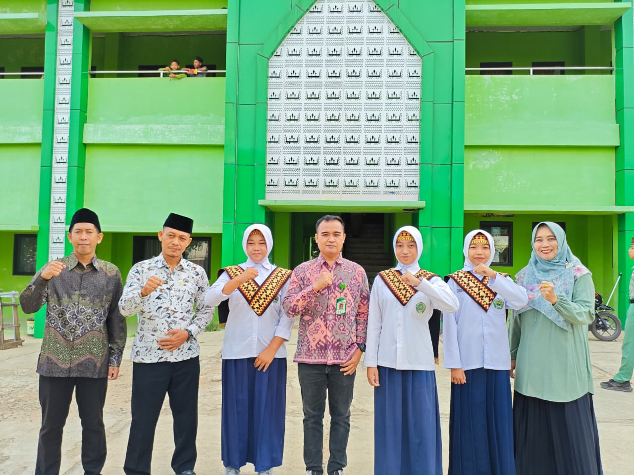 Pelepasan Peserta Lomba Pidato MTsN 1 Way Kanan: Wujud Semangat Literasi dan Pelestarian Budaya