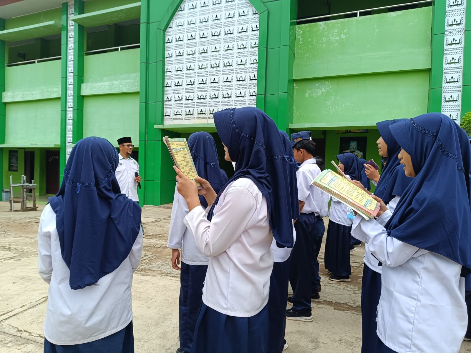 Kegiatan Pagi MTsN 1 Way Kanan Dipenuhi Lantunan Asmaul Husna dan Ayat Suci Al-Qur’an