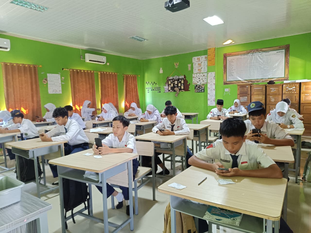 ASAS Ganjil MTsN 1 Way Kanan Hari Keempat Berjalan Tertib dan Kondusif