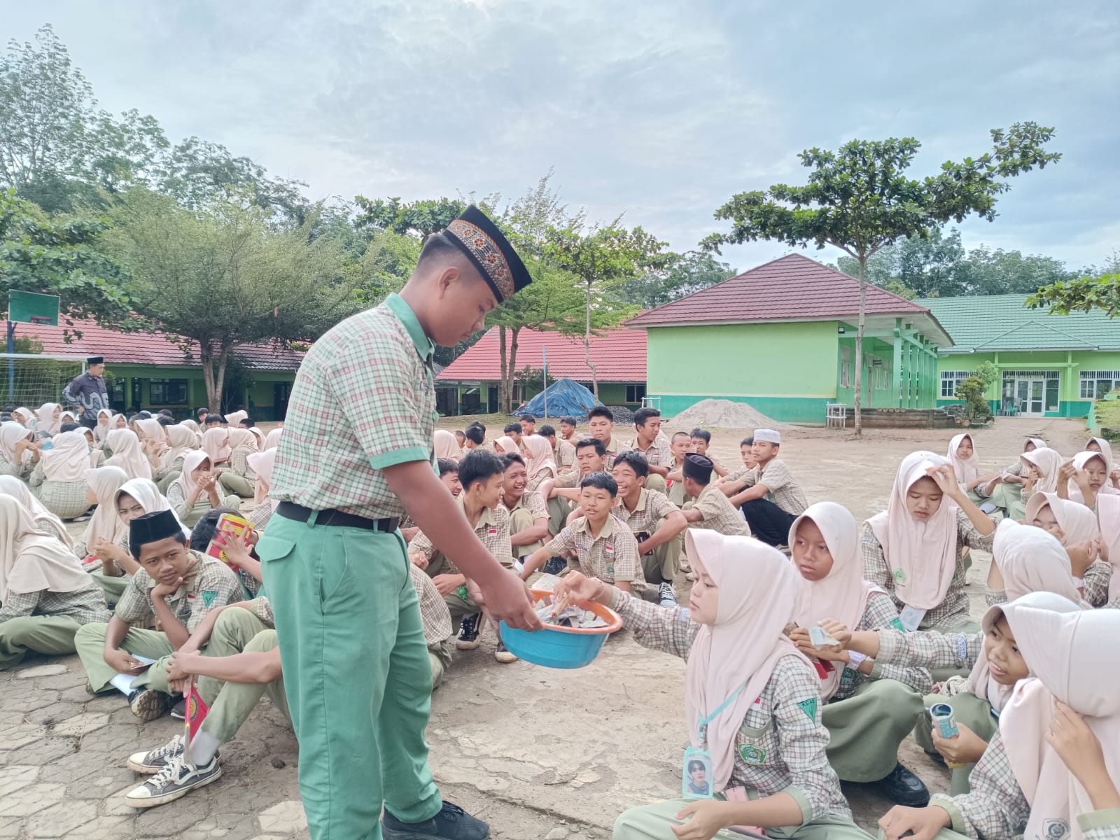 MTsN 1 Way Kanan Galang Dana untuk Korban Bencana di Sumatera Utara, Sumatera Barat, dan Aceh