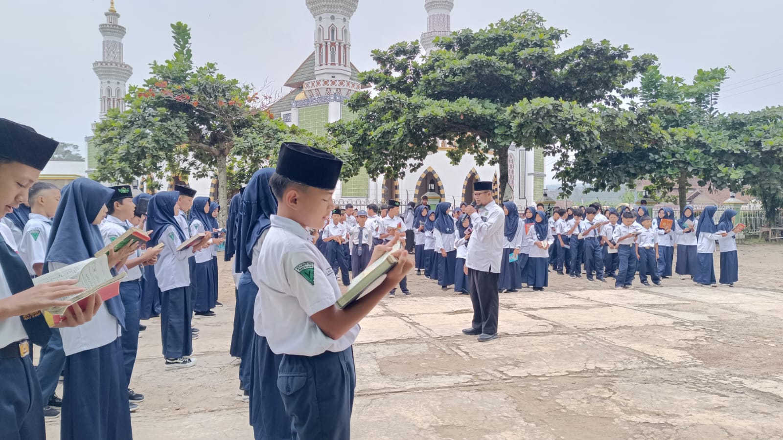 MTsN 1 Way Kanan Tanamkan Nilai Keagamaan melalui Pembiasaan Asmaul Husna dan Tahfidz