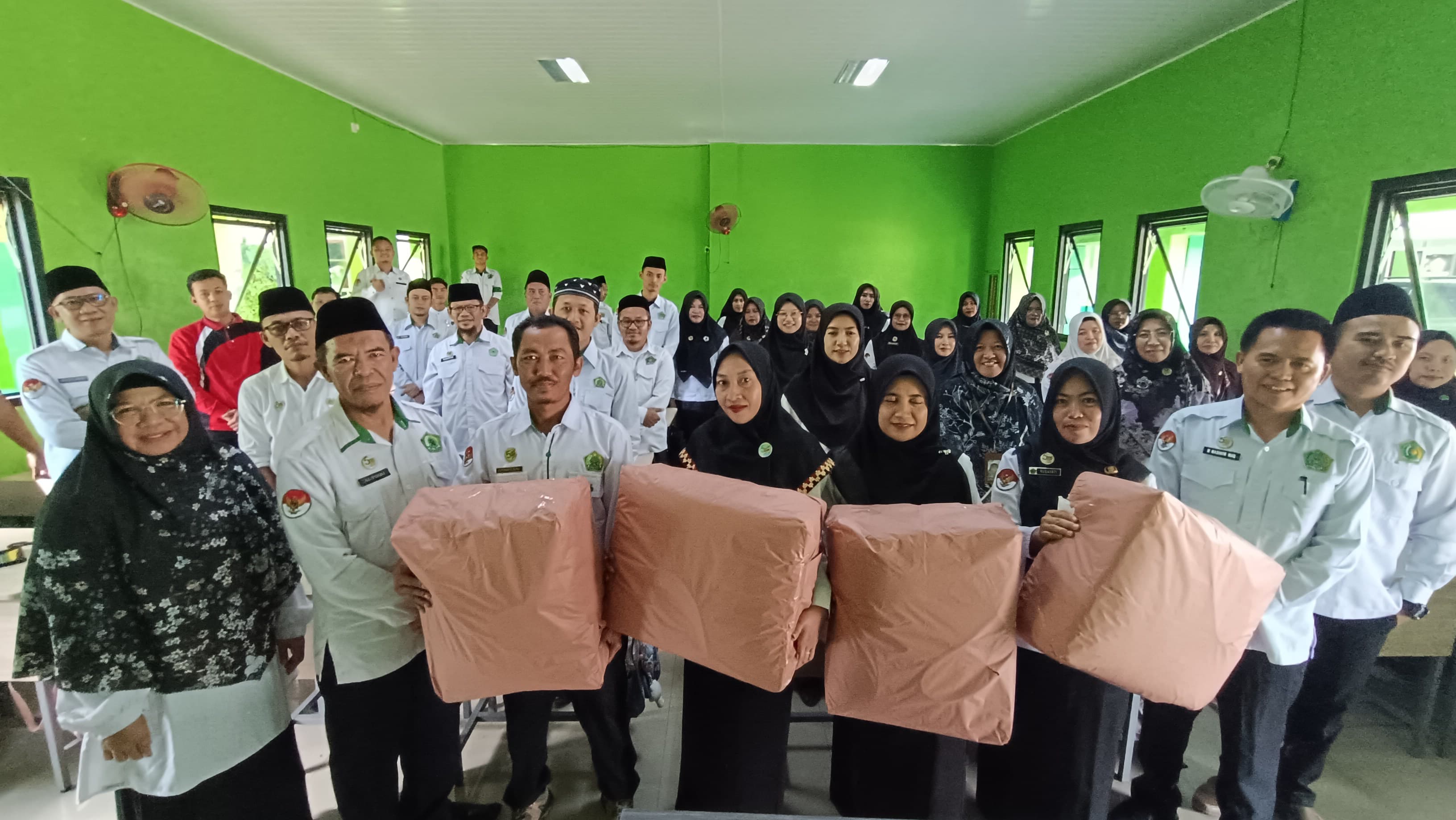 Selamat bertugas ditempat yang baru
Pak Supiyanto, Ibu Dewi Meltiya Proastuti, Rusayati, Siska Juita
Senin, 21 Juli 2025